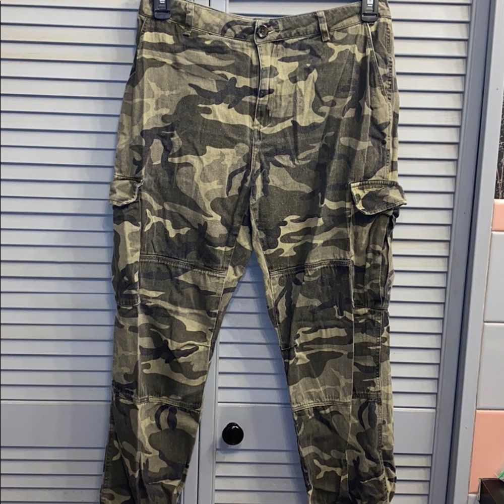 Camo/army cargo joggers